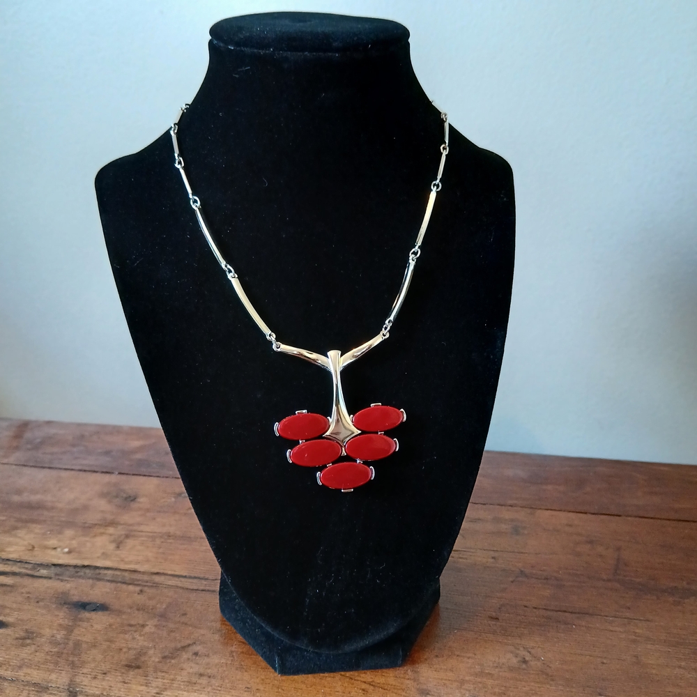 Vintage 1970s Sarah Coventry Cranberry Cab Silvertone Choker Necklace - Gorgeous
